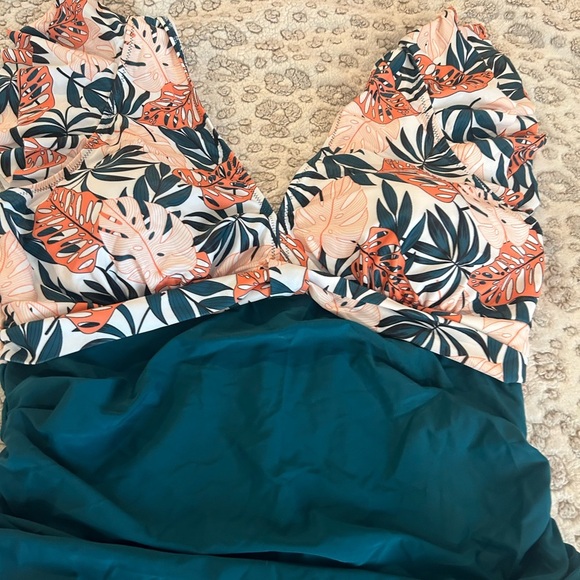 NWT Women’s Size XXL Tropical Print One Piece Swimsuit with ruffle sleeves - Picture 4 of 9